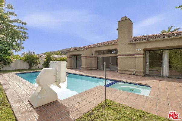 Exterior, Pool