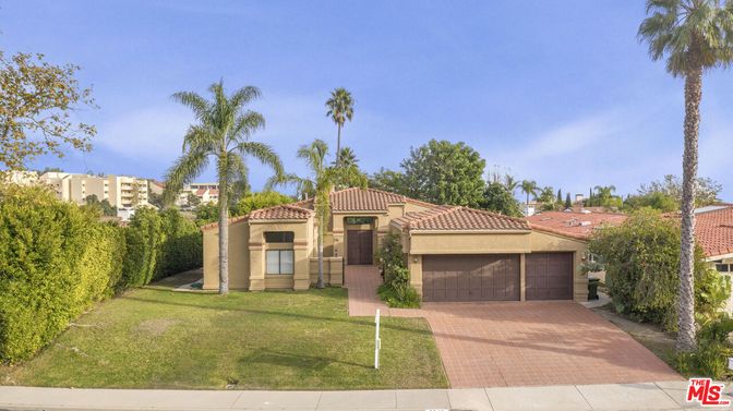 Attached, Backyard, Exterior, Facade, Mediterranean