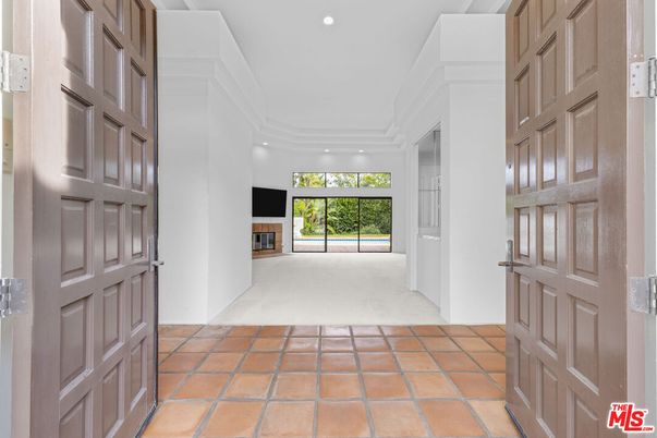 Fireplace, Interior, Recessed Lighting