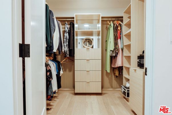 Interior, Walk-in Closets, Wood Texture Flooring
