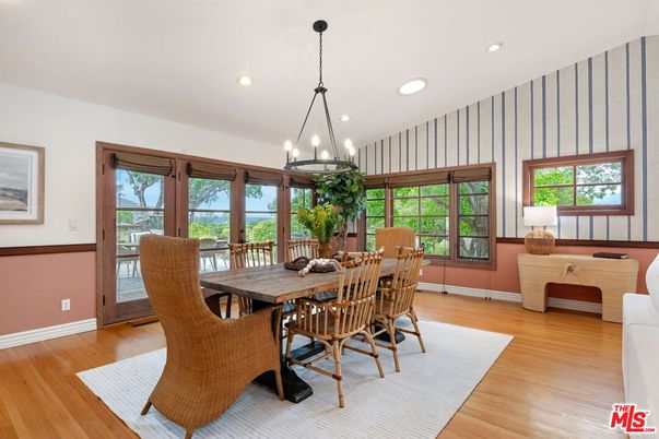 Chandelier, Dining room, Interior, Pendant Lights, Recessed Lighting, Wood Texture Flooring