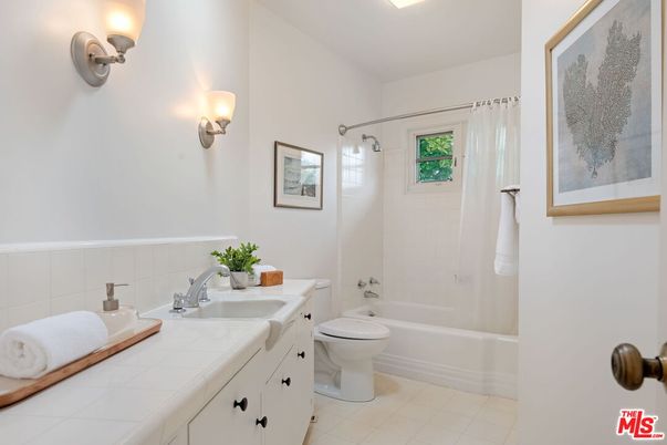 Bathroom, Interior, Tile Countertops
