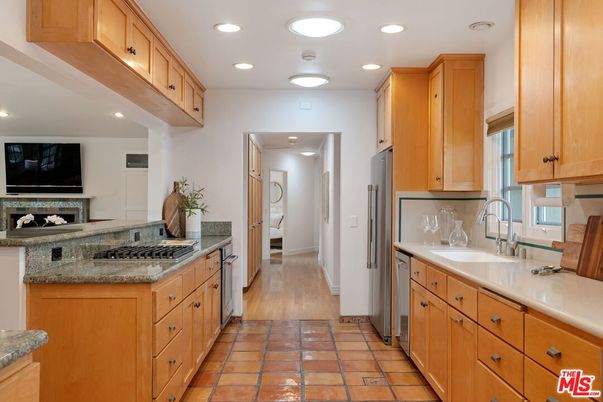 Fireplace, Interior, Kitchen, Recessed Lighting, Wood Texture Flooring