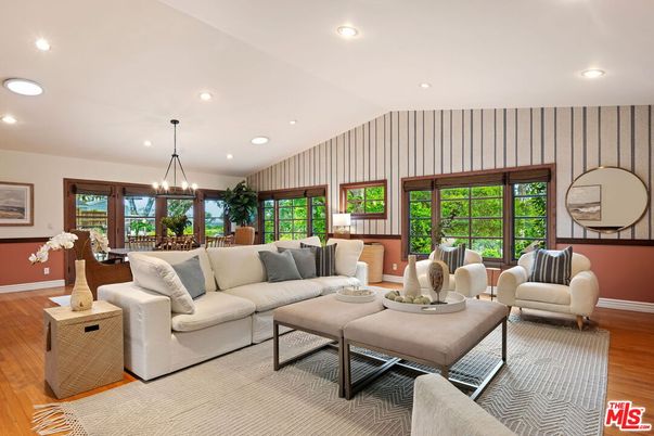 Dining room, Interior, Living room, Pendant Lights, Recessed Lighting, Wood Texture Flooring