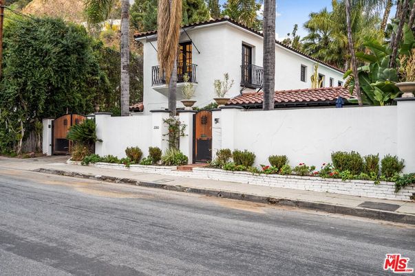 Exterior, Facade, Spanish Mediterranean