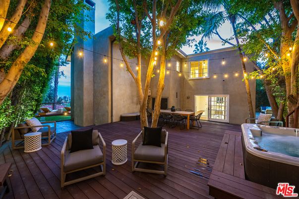 Exterior, Hot Tub