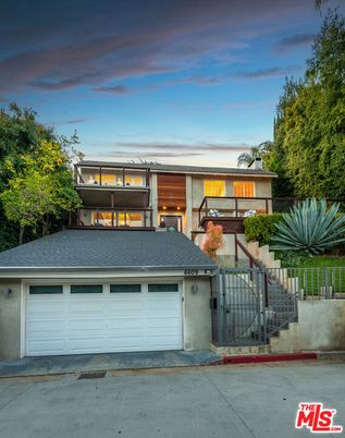 Attached, Exterior, Facade, Modern