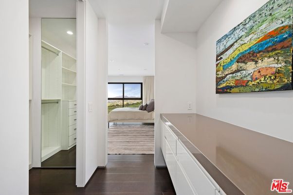 Bedroom, Interior, Recessed Lighting, Walk-in Closets, Water, Wood Texture Flooring