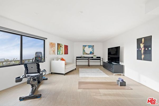 Fitness Equipment, Interior, Recessed Lighting, Wood Texture Flooring