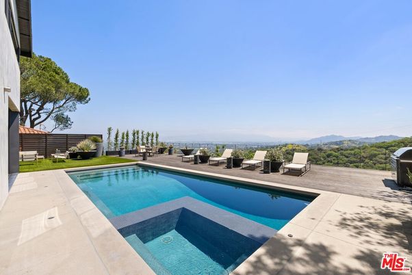Exterior, Pool, Water