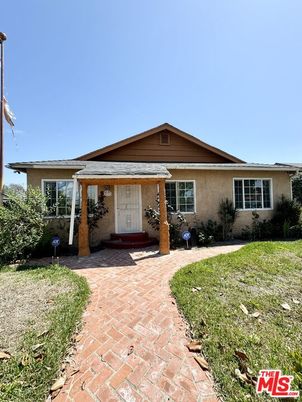 Backyard, Exterior, Facade, Ranch
