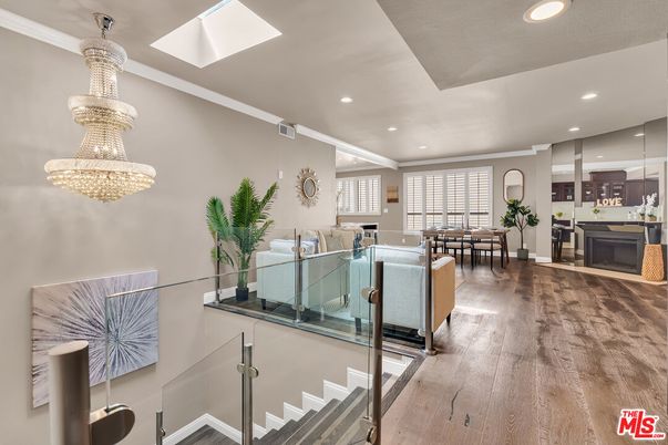 Chandelier, Dining room, Interior, Living room, Recessed Lighting, Wood Texture Flooring