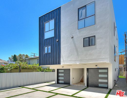 Attached, Exterior, Facade, Modern