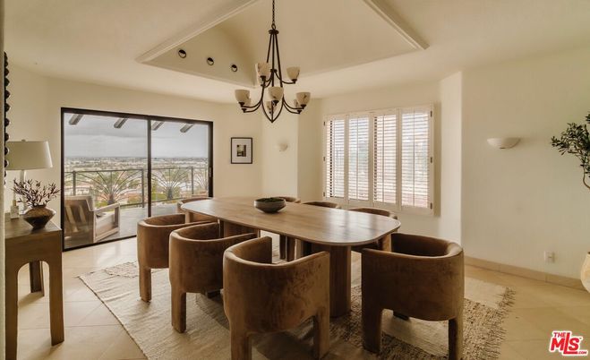 Chandelier, Dining room, Interior