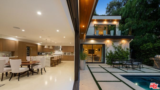 Dining room, Exterior, Kitchen, Pendant Lights, Pool, Recessed Lighting