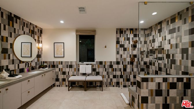 Bathroom, Interior, Recessed Lighting