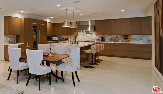 Dining room, Interior, Kitchen, Pendant Lights, Recessed Lighting, Stainless Steel Appliances