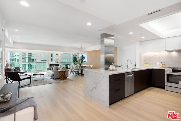 Chandelier, Dining room, Interior, Kitchen, Living room, Marble Walls, Pendant Lights, Recessed Lighting, Stainless Steel Appliances, Wood Texture Flooring