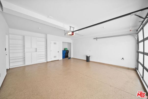 Garage, Interior