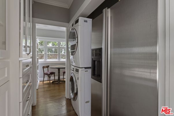 Interior, Utility Closets, Washer, Wood Texture Flooring
