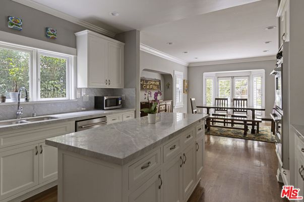 Dining room, Interior, Kitchen, Recessed Lighting, Wood Texture Flooring