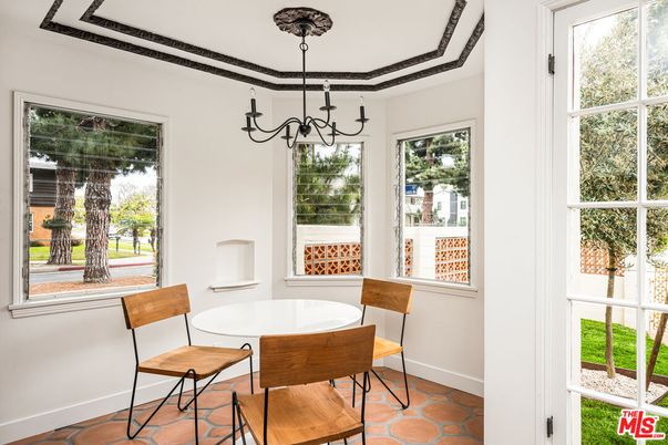 Chandelier, Dining room, Interior