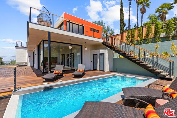 Exterior, Pool