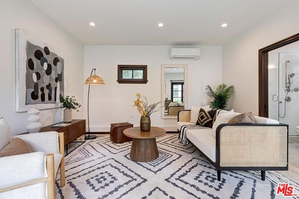Bathroom, Interior, Living room, Recessed Lighting