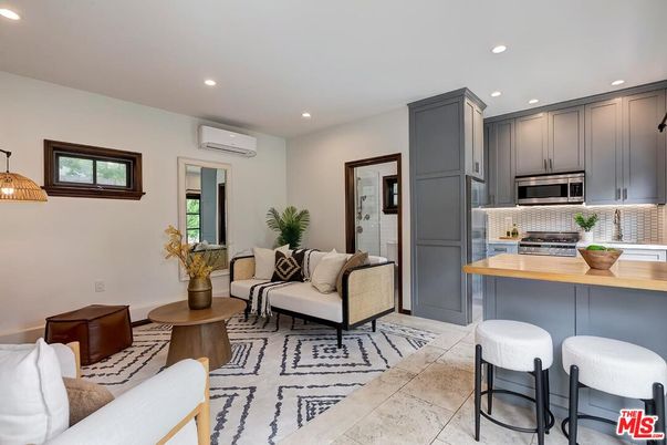 Interior, Kitchen, Living room, Pendant Lights, Recessed Lighting, Stainless Steel Appliances