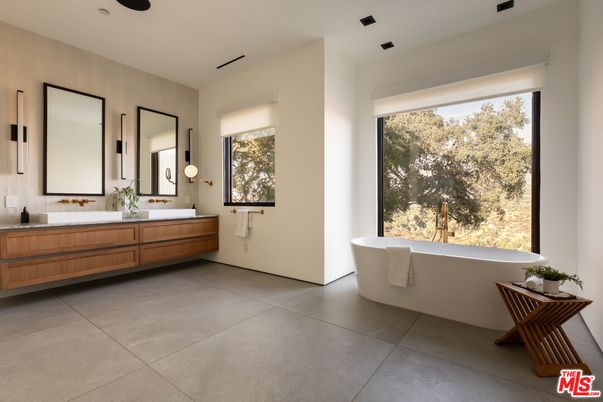 Bathroom, Dual Sink Vanities, Free Standing Baths, Interior, Recessed Lighting