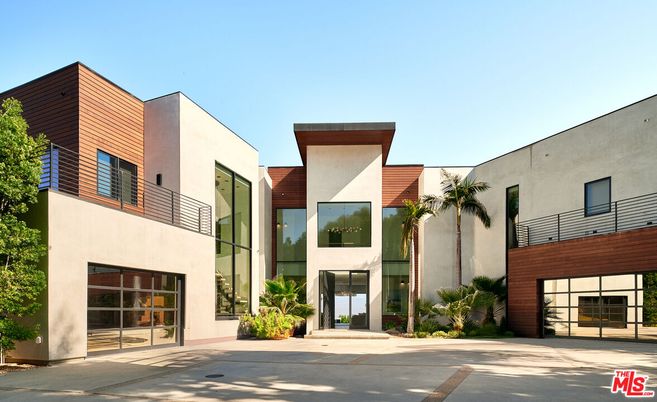 Attached, Exterior, Facade, Modern