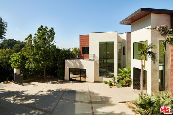 Attached, Exterior, Facade, Modern