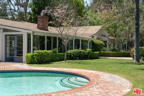 Backyard, Exterior, Pool