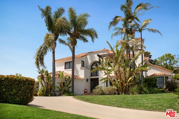 Backyard, Exterior, Facade, Spanish Mediterranean