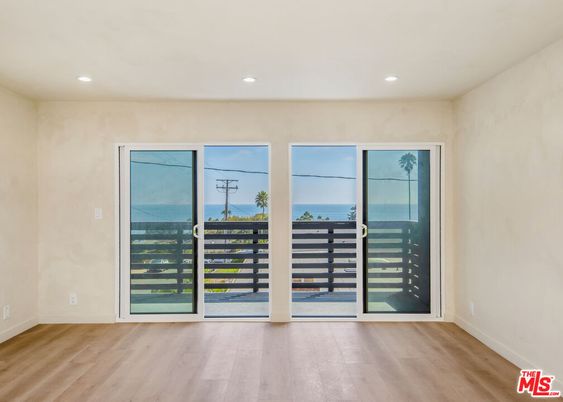 Interior, Recessed Lighting, Water, Wood Texture Flooring