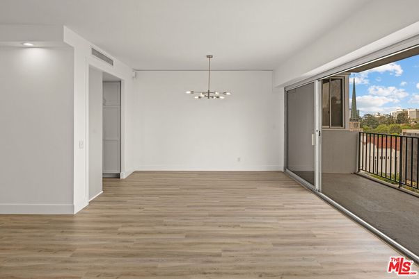 Interior, Pendant Lights, Recessed Lighting, Wood Texture Flooring