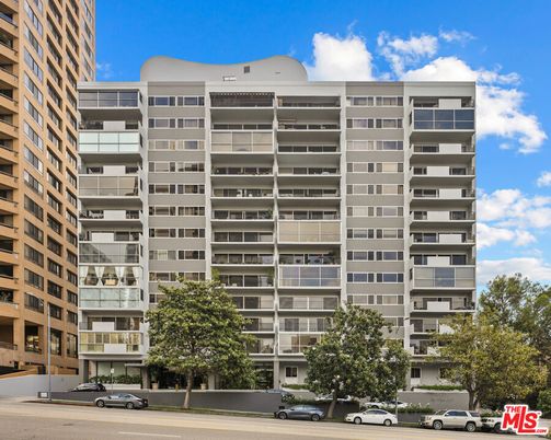 Exterior, Facade, Condo Building