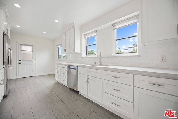 Interior, Kitchen, Recessed Lighting, Stainless Steel Appliances, Washer
