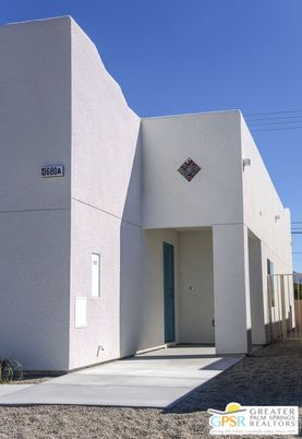 Exterior, Facade, Modern