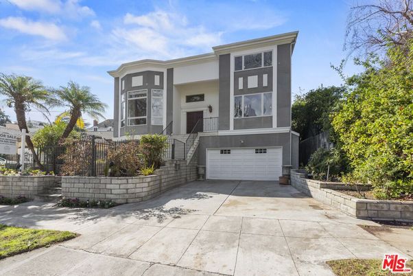 Attached, Exterior, Facade, Modern