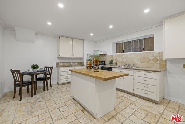 Dining room, Interior, Kitchen, Recessed Lighting