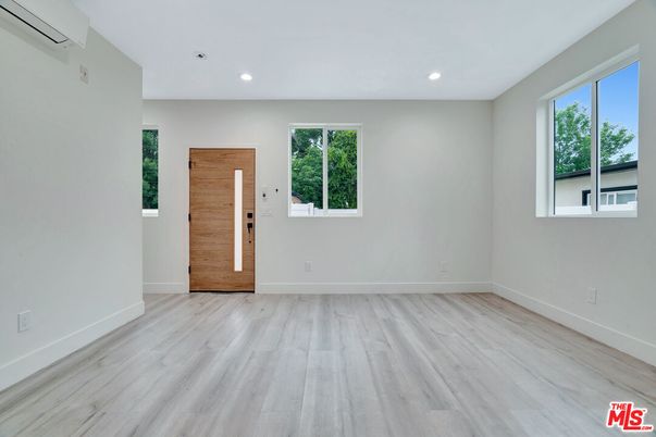 Empty room, Interior, Recessed Lighting, Wood Texture Flooring