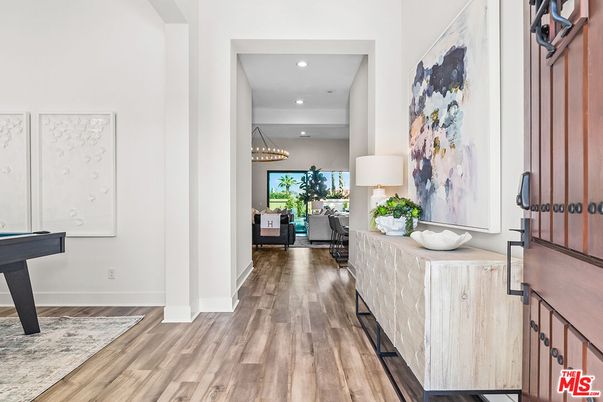 Interior, Recessed Lighting, Wood Texture Flooring