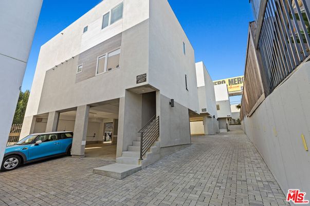 Exterior, Facade, None