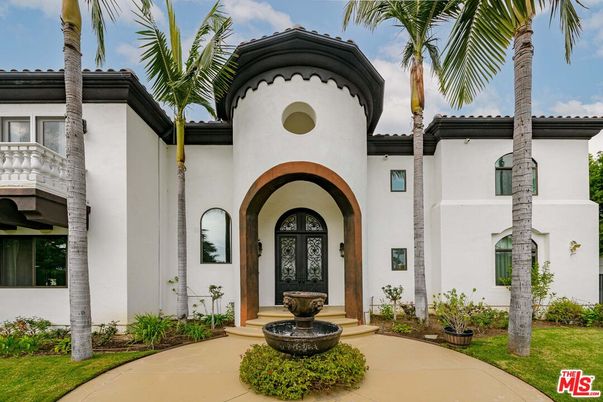 Exterior, Facade, Spanish Mediterranean