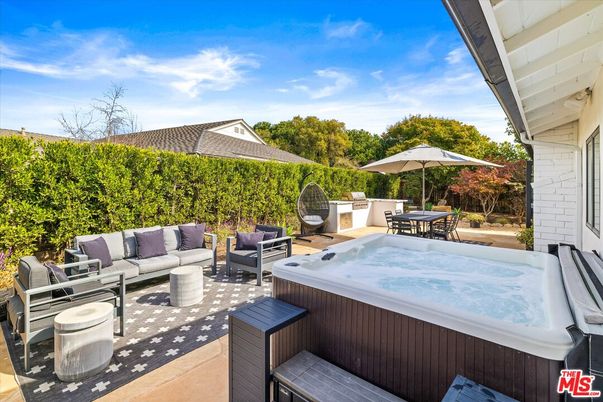 Exterior, Hot Tub