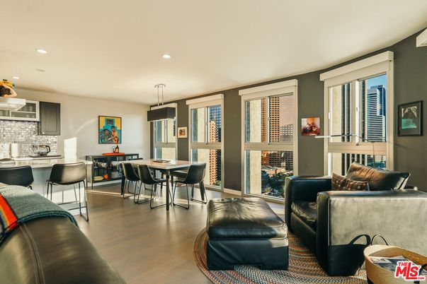 Dining room, Interior, Kitchen, Pendant Lights, Recessed Lighting, Wood Texture Flooring