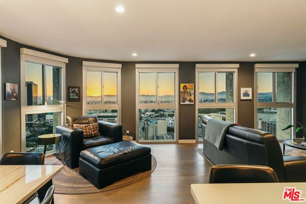 Interior, Living room, Recessed Lighting, Water, Wood Texture Flooring
