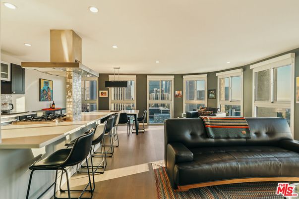 Dining room, Interior, Kitchen, Pendant Lights, Recessed Lighting, Wood Texture Flooring