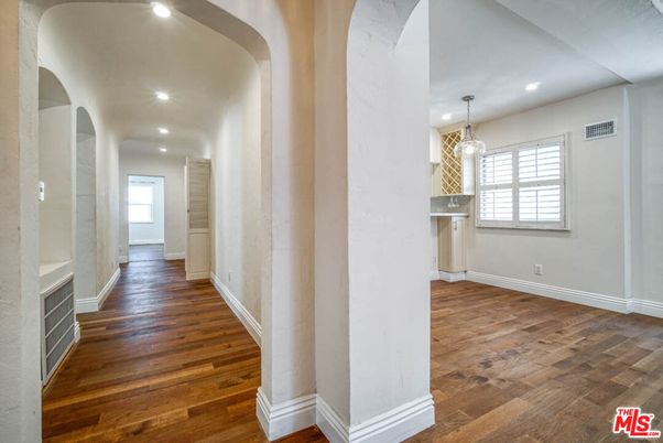 Interior, Pendant Lights, Recessed Lighting, Wood Texture Flooring
